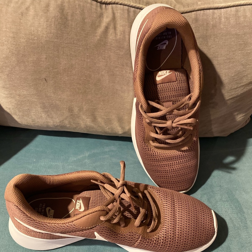 Shoe